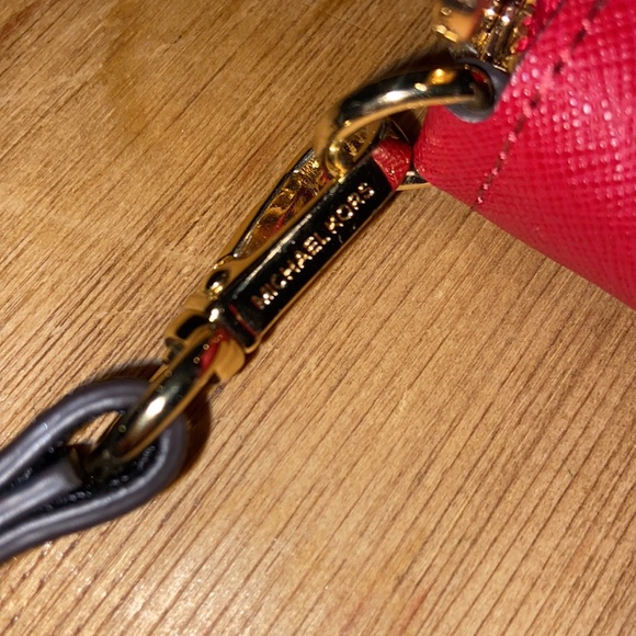 NWOT Michael Kors Essential zip Wallet Wristlet red & white leather - Picture 4 of 14